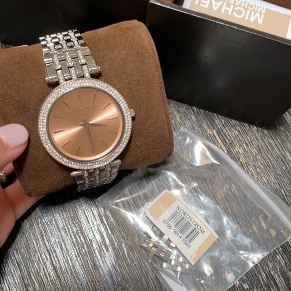 Used Michael Kors Watch perfect for any occassion - Picture 2 of 4